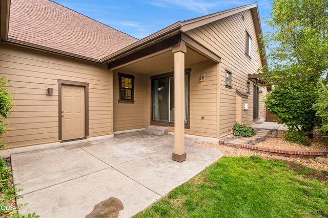61146 SE Sydney Harbor Drive, Bend, OR 97702