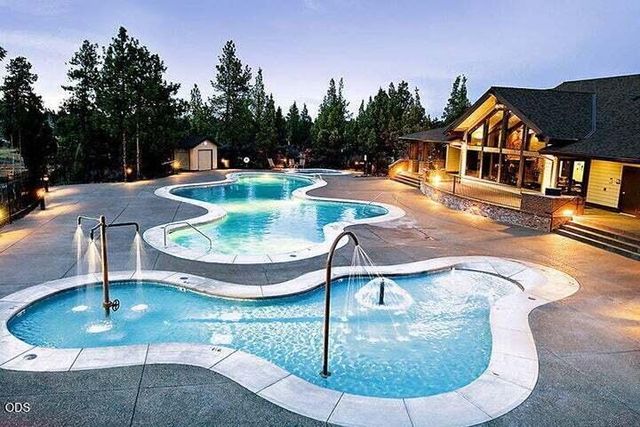 61146 SE Sydney Harbor Drive, Bend, OR 97702