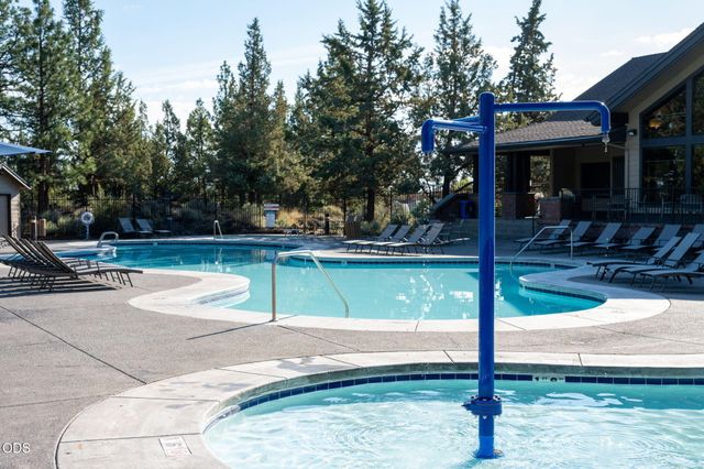 61146 SE Sydney Harbor Drive, Bend, OR 97702