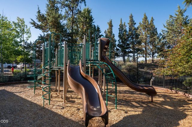61146 SE Sydney Harbor Drive, Bend, OR 97702