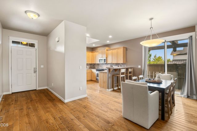 61146 SE Sydney Harbor Drive, Bend, OR 97702