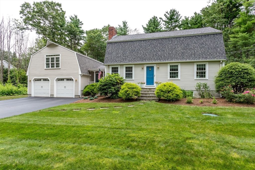 37 Daniels St, Franklin, MA 02038