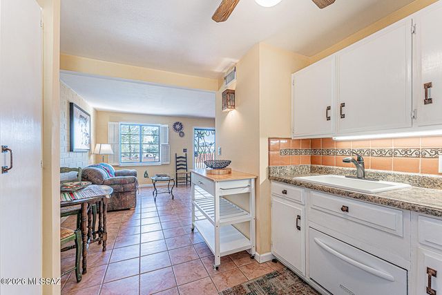 176 S Paseo Pena Apt D, Green Valley, AZ 85614