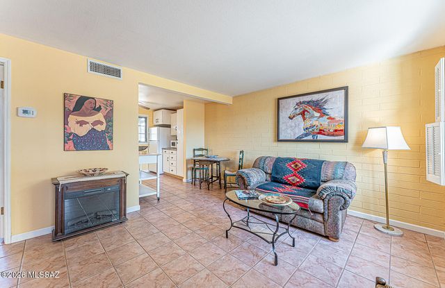 176 S Paseo Pena Apt D, Green Valley, AZ 85614