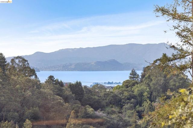 104 104 Capricorn Ave, Oakland, CA 94611