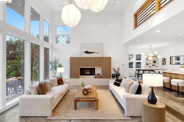 104 104 Capricorn Ave, Oakland, CA 94611