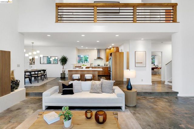 104 104 Capricorn Ave, Oakland, CA 94611