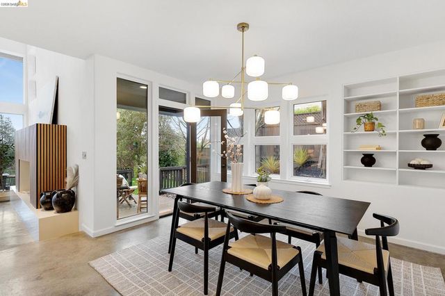 104 104 Capricorn Ave, Oakland, CA 94611