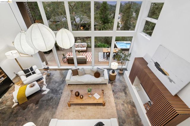 104 104 Capricorn Ave, Oakland, CA 94611