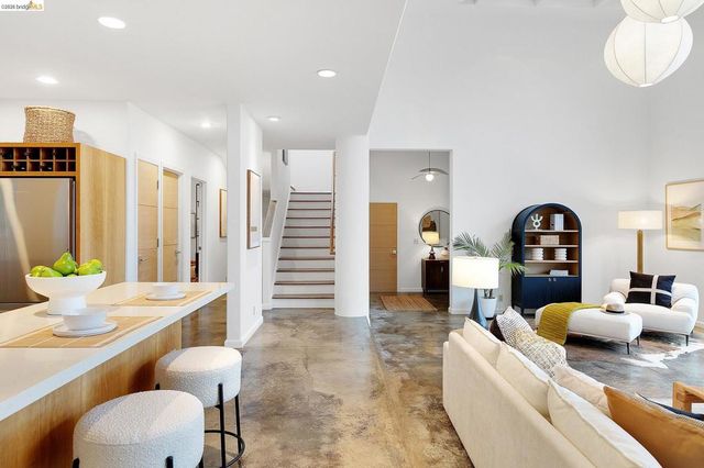 104 104 Capricorn Ave, Oakland, CA 94611