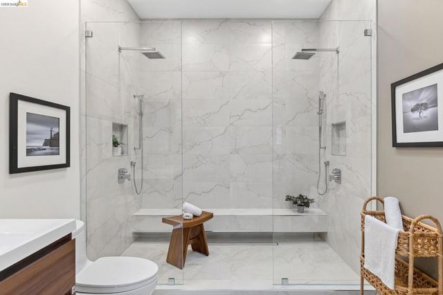 104 104 Capricorn Ave, Oakland, CA 94611