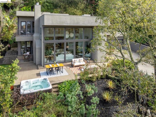 104 104 Capricorn Ave, Oakland, CA 94611