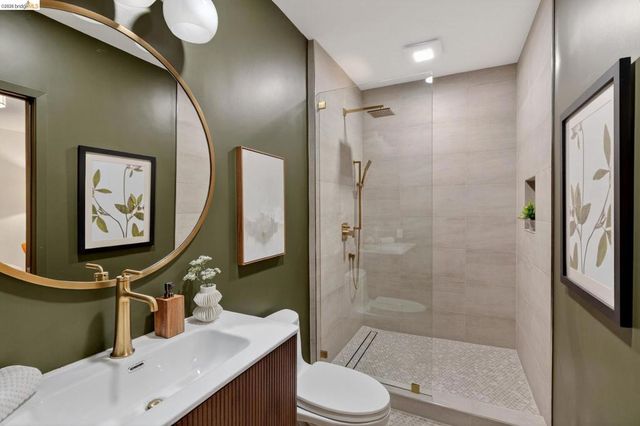 104 104 Capricorn Ave, Oakland, CA 94611