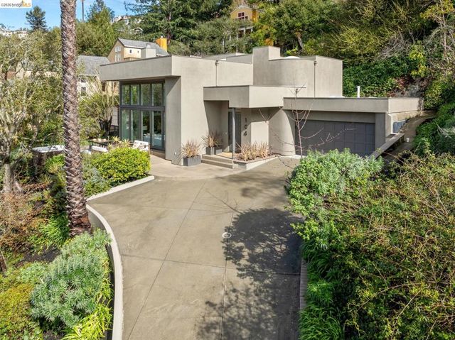 104 104 Capricorn Ave, Oakland, CA 94611