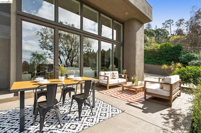 104 104 Capricorn Ave, Oakland, CA 94611