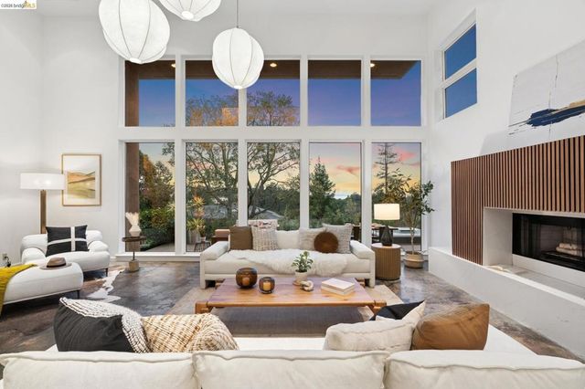 104 104 Capricorn Ave, Oakland, CA 94611