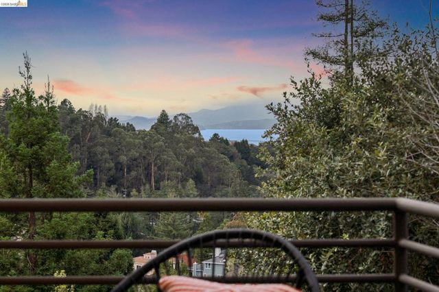 104 104 Capricorn Ave, Oakland, CA 94611