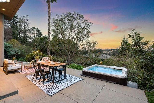 104 104 Capricorn Ave, Oakland, CA 94611