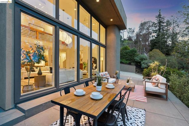 104 104 Capricorn Ave, Oakland, CA 94611