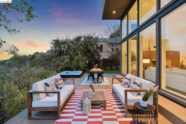 104 104 Capricorn Ave, Oakland, CA 94611