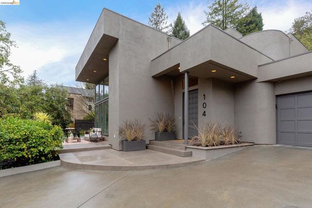 104 104 Capricorn Ave, Oakland, CA 94611