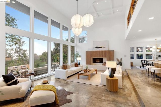 104 104 Capricorn Ave, Oakland, CA 94611