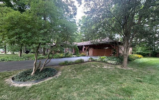 415 Woodland W Drive, Greenfield, IN 46140