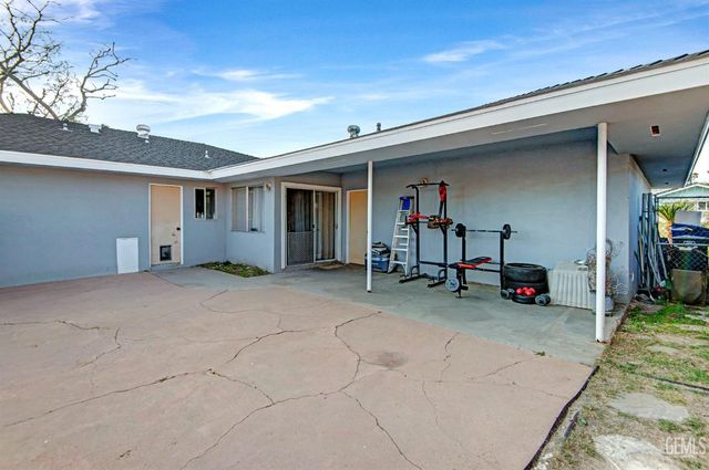 2931 Crest Drive, Bakersfield, CA 93306