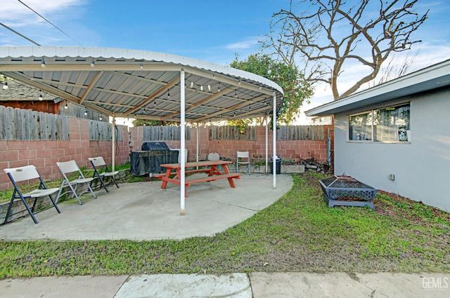 2931 Crest Drive, Bakersfield, CA 93306