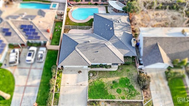 2931 Crest Drive, Bakersfield, CA 93306