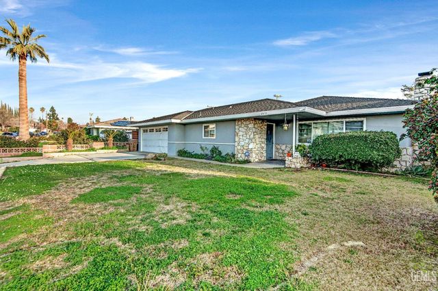 2931 Crest Drive, Bakersfield, CA 93306