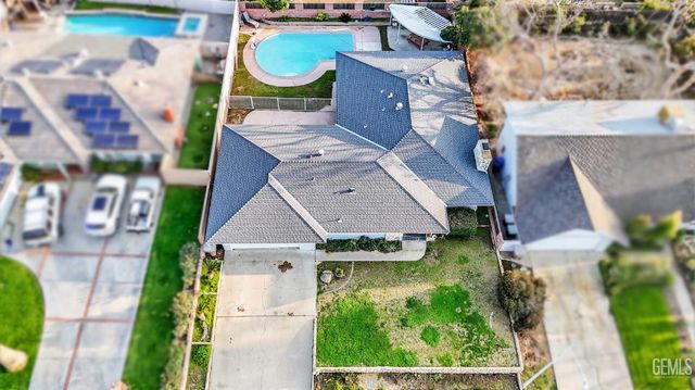 2931 Crest Drive, Bakersfield, CA 93306