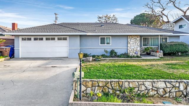 2931 Crest Drive, Bakersfield, CA 93306