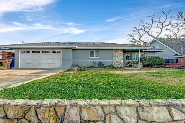 2931 Crest Drive, Bakersfield, CA 93306