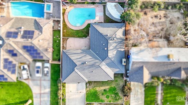 2931 Crest Drive, Bakersfield, CA 93306