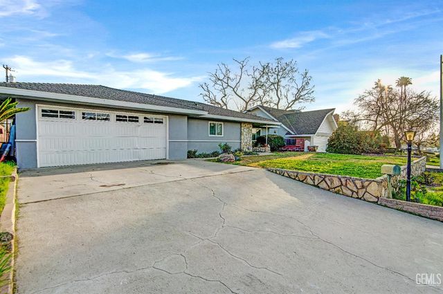 2931 Crest Drive, Bakersfield, CA 93306