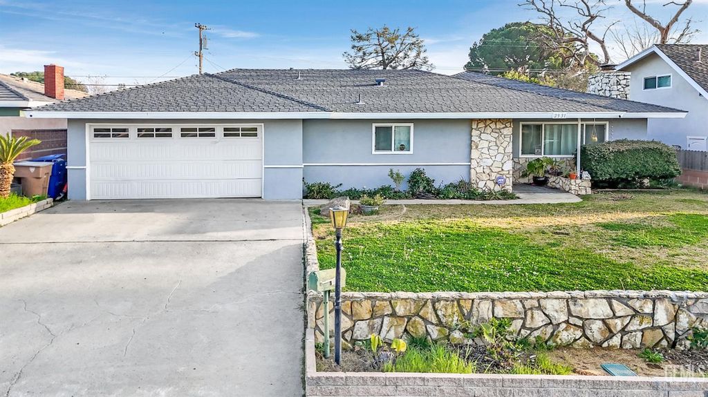 2931 Crest Drive, Bakersfield, CA 93306