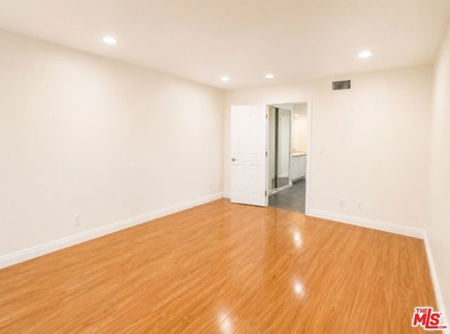 5009 Woodman Avenue 202, Los Angeles, CA 91423