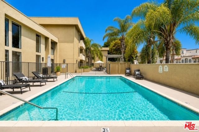 5009 Woodman Avenue 202, Los Angeles, CA 91423