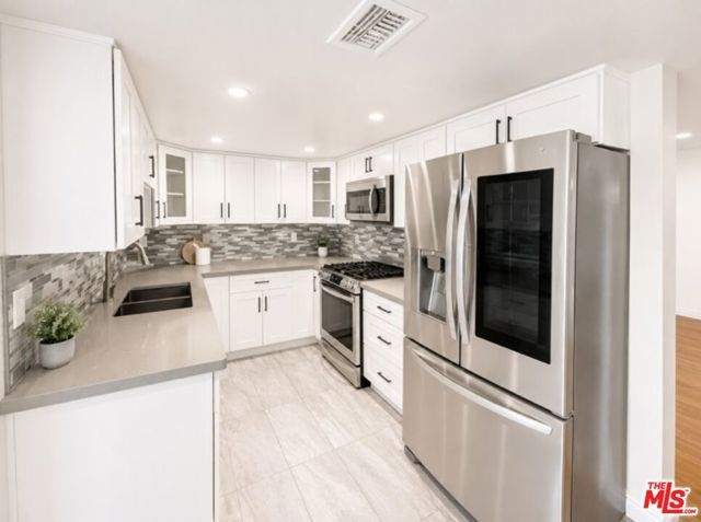 5009 Woodman Avenue 202, Los Angeles, CA 91423