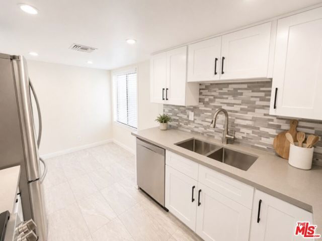 5009 Woodman Avenue 202, Los Angeles, CA 91423