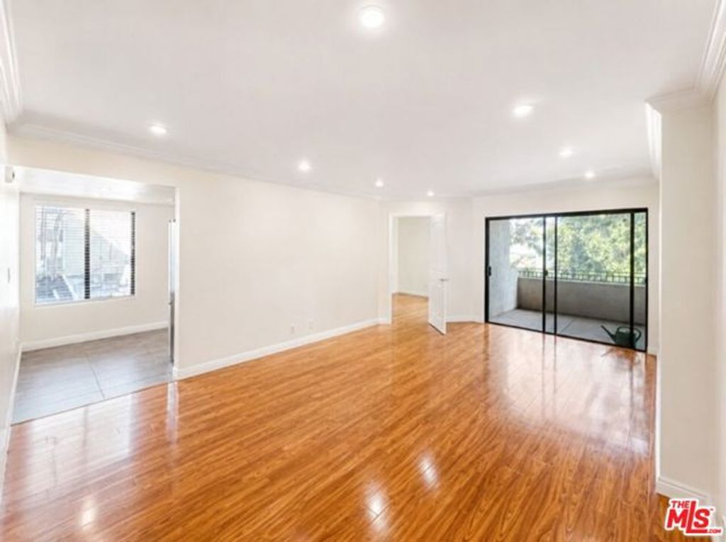 5009 Woodman Avenue 202, Los Angeles, CA 91423