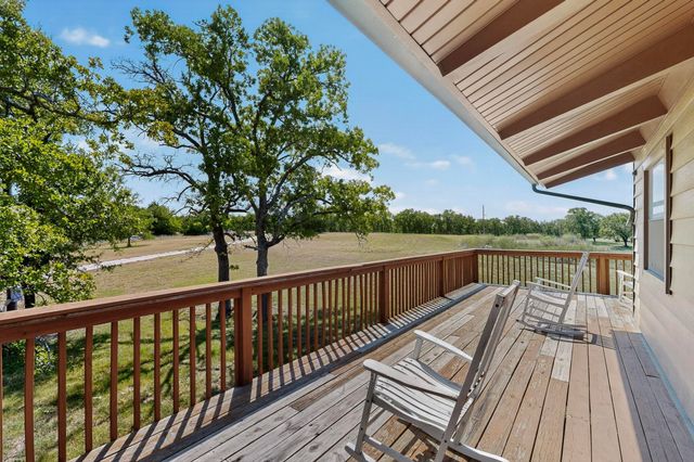 438 Jay Kelley Lane, Sunset, TX 76270