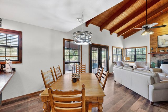 438 Jay Kelley Lane, Sunset, TX 76270