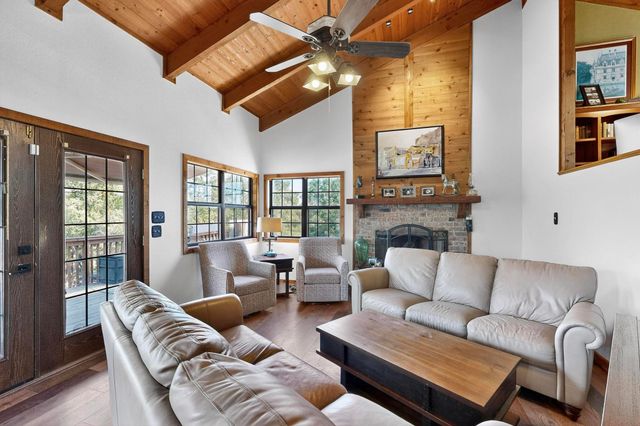 438 Jay Kelley Lane, Sunset, TX 76270