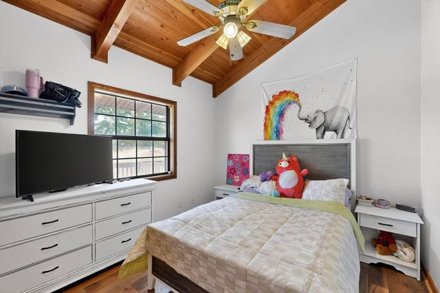 438 Jay Kelley Lane, Sunset, TX 76270