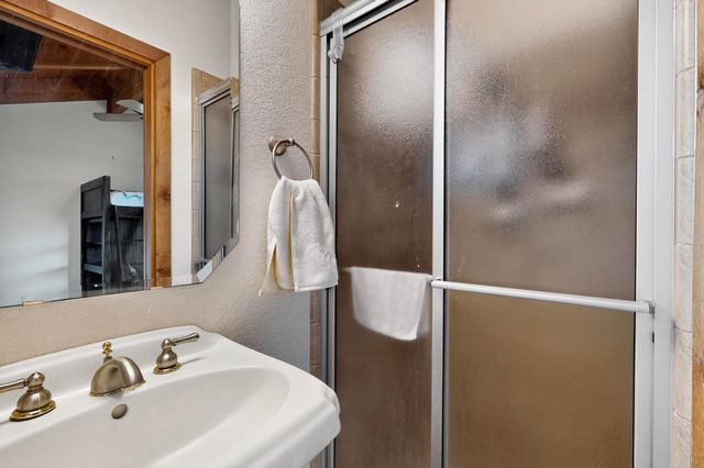 438 Jay Kelley Lane, Sunset, TX 76270