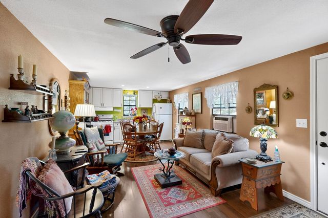 438 Jay Kelley Lane, Sunset, TX 76270