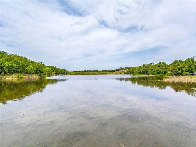 438 Jay Kelley Lane, Sunset, TX 76270