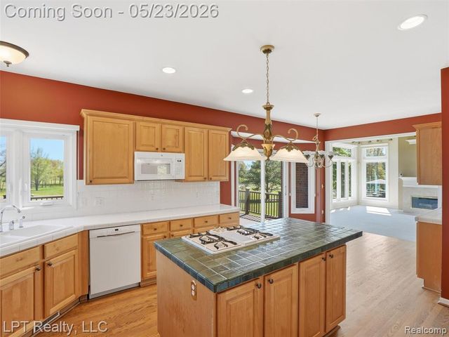 860 Troon, Highland, MI 48357